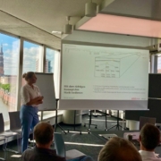 Anna-Lena Oeck von SMB beim VDMA-Erfa zum Thema "Forecasting bei Losgröße 1"